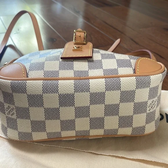 AUTHENTIC LOUIS VUITTON BAG - Picture 4 of 16